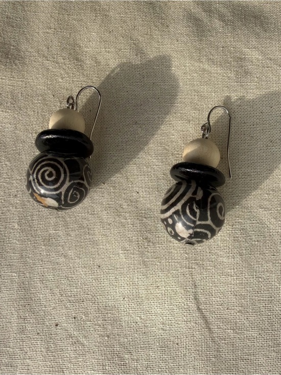 unbranded Jewelry - Handcrafted Black & Cream Swirl Bead Tribal Drop Earrings